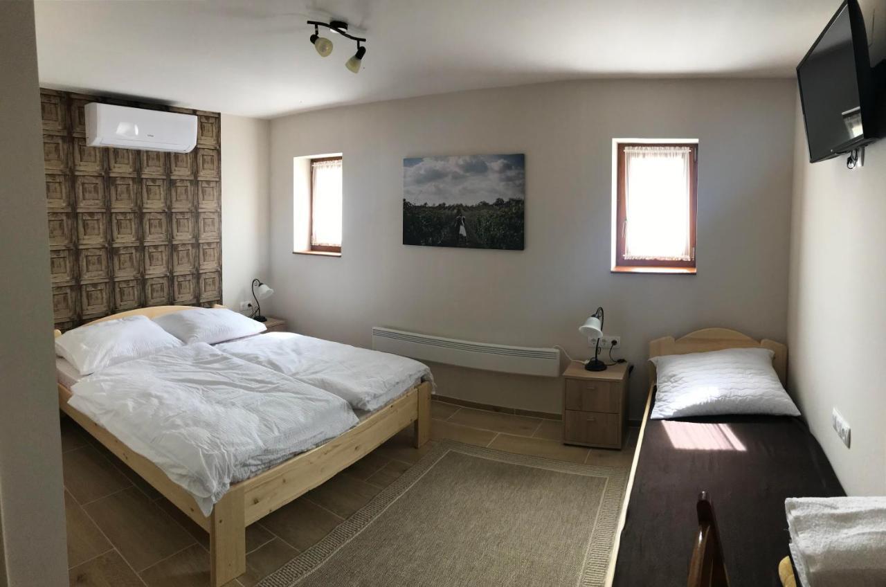 Berger Pince és vendégház Csaszartoltes Extérieur photo