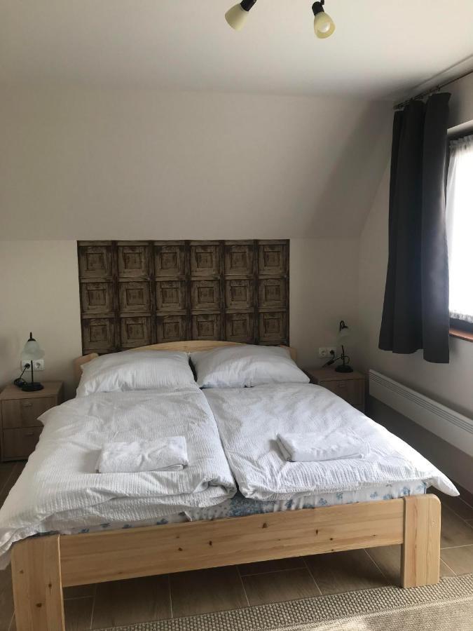 Berger Pince és vendégház Csaszartoltes Extérieur photo