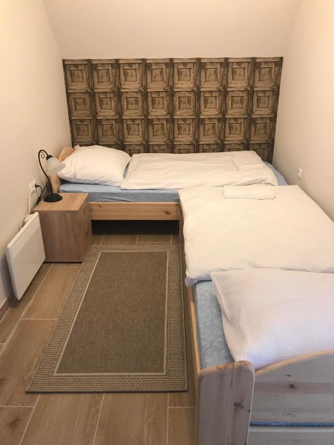 Berger Pince és vendégház Csaszartoltes Extérieur photo
